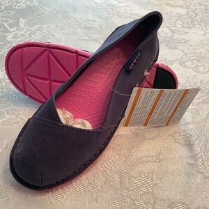 GIRLS PINK/NAVY SLIP-ON CROCS SIZE J3 NEW WITH TAGS
